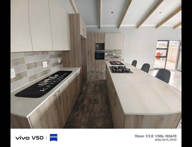 3 BEDROOM TOWNHOUSE FOR SALE IN ISLAND VIEW